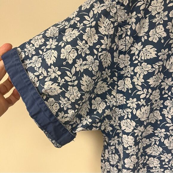 Tommy Jeans floral print button down. Size L - Picture 3 of 5